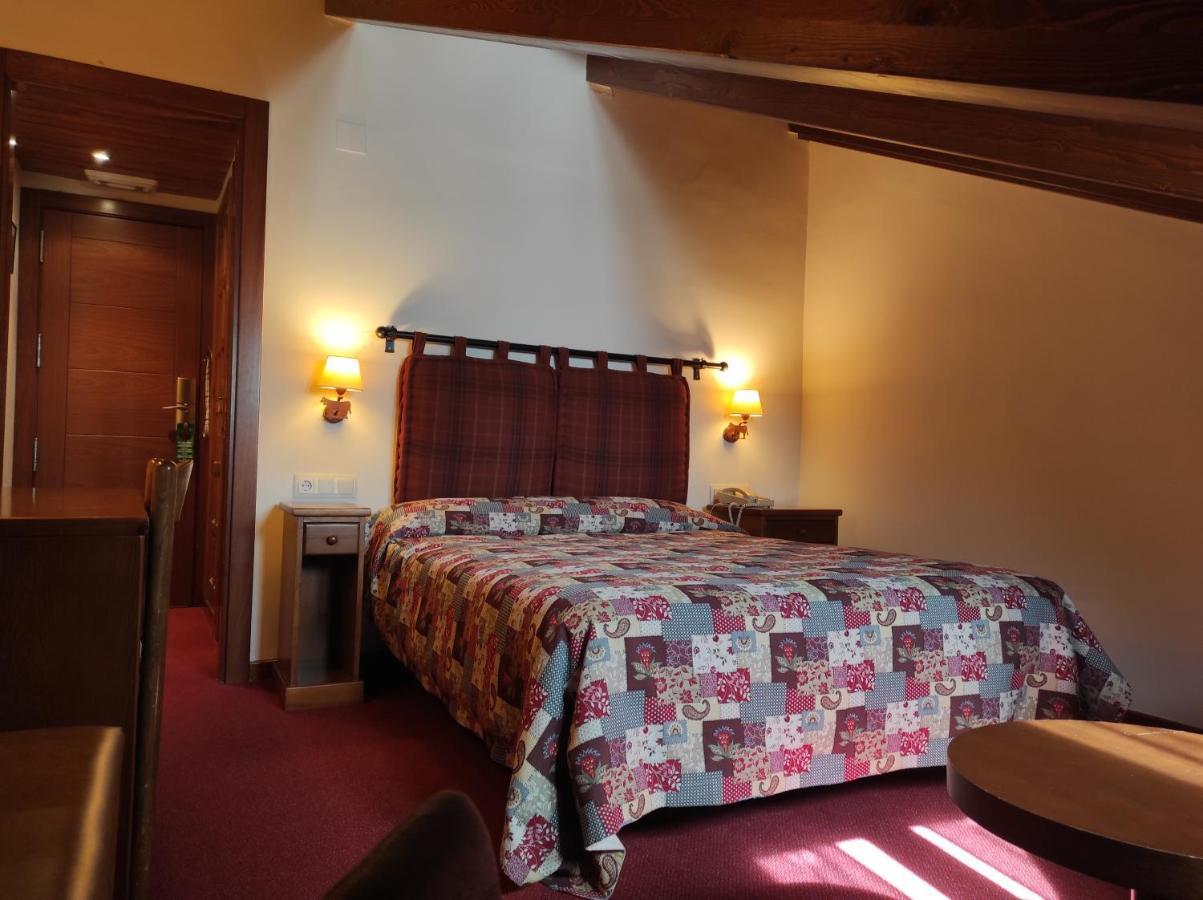 Hotel La Morera Valencia D'Aneu Eksteriør billede
