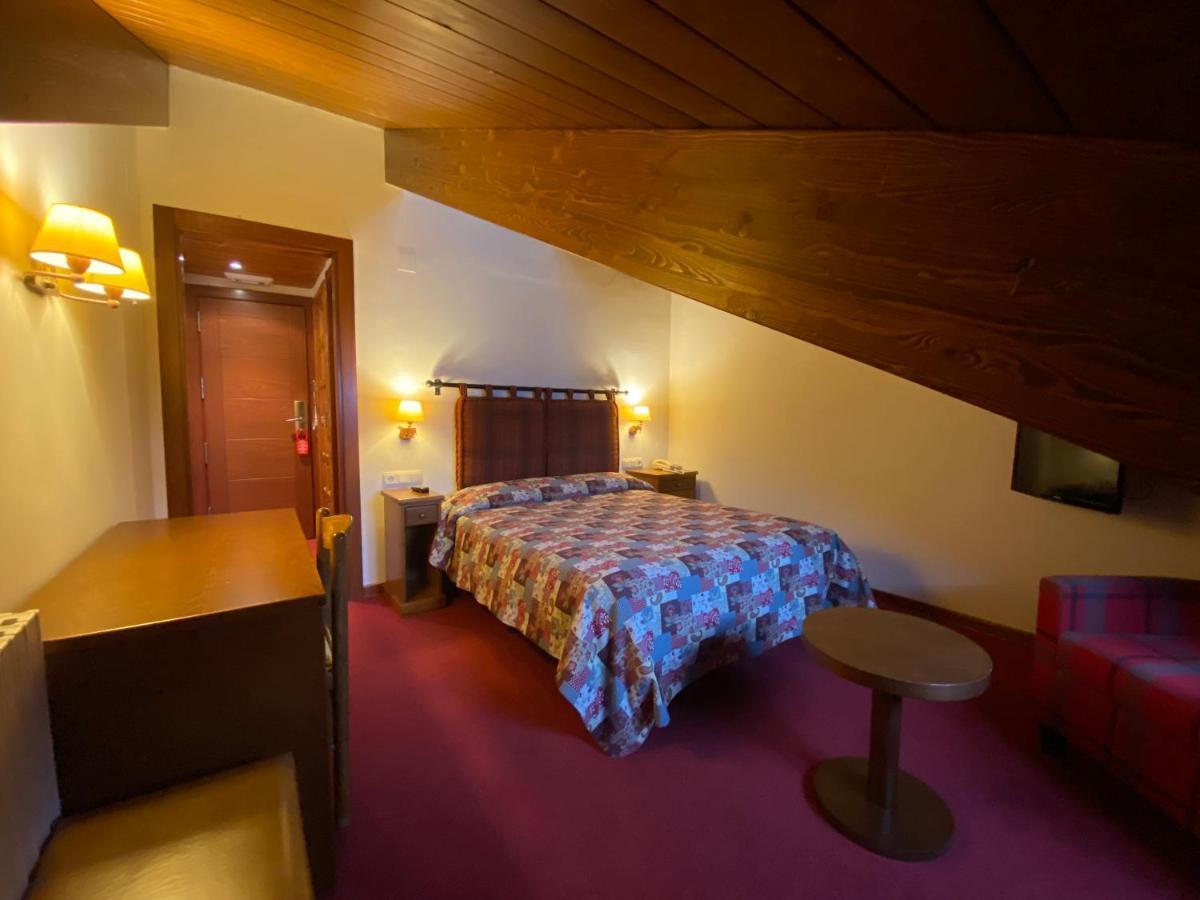 Hotel La Morera Valencia D'Aneu Eksteriør billede